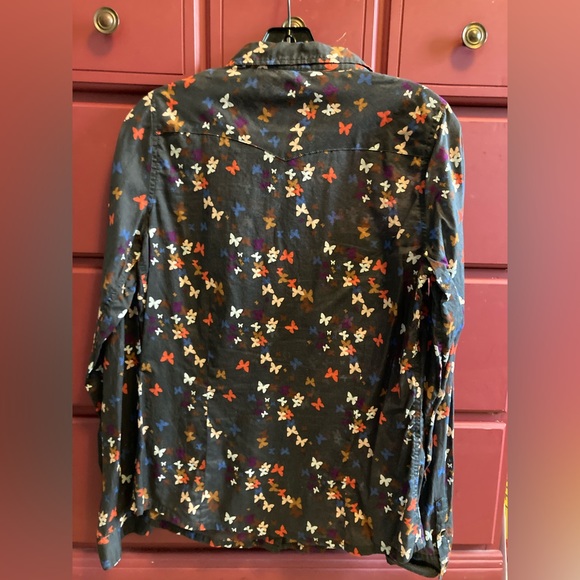 Fossil Brand Snap Closure Button-down Short. Lightweight Fabric. Size Large. - Picture 3 of 4